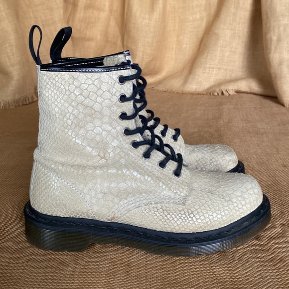Dr Martens Pascal 1460 Snakeprint Cream High Shine Lace up Combat Boots - Picture 3 of 15